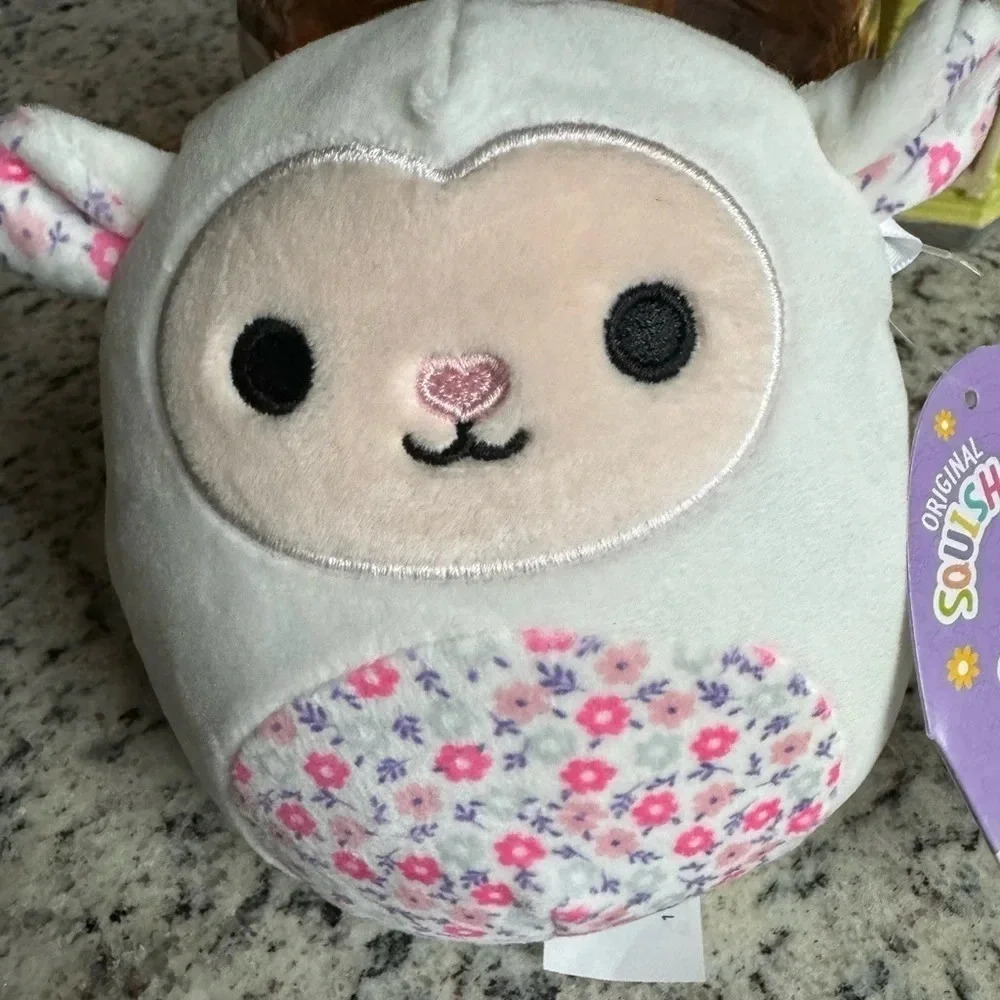 🍀 NWT Squishmallow 5 in Sophie